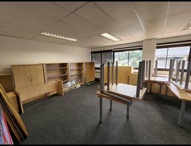 222M² OFFICE TO LET IN PINELANDS